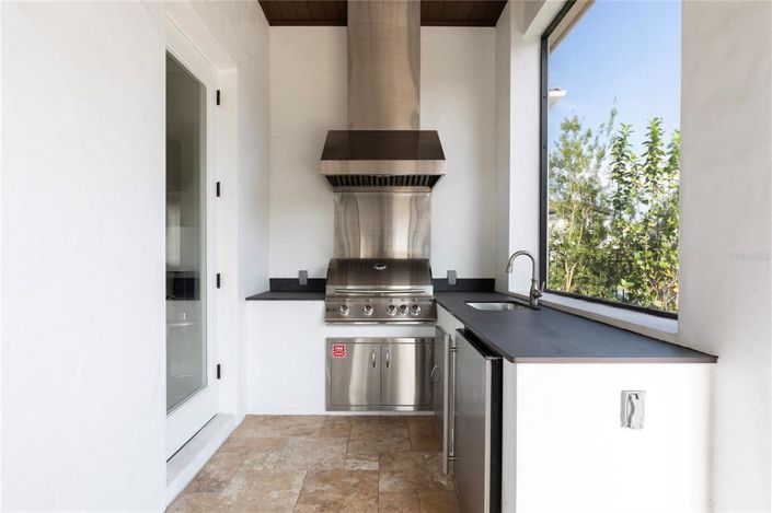 Image No.24-5 Bed House for sale