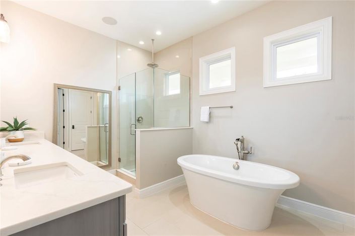 Image No.26-5 Bed House for sale