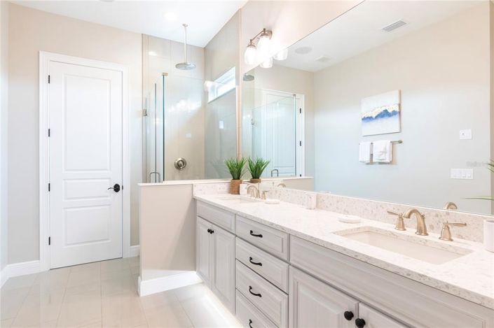 Image No.36-5 Bed House for sale