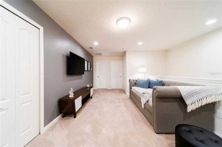 Image No.21-5 Bed Townhouse for sale