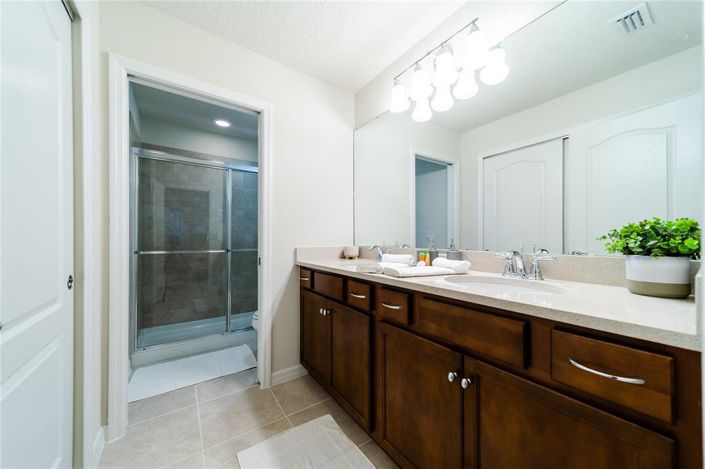 Image No.30-5 Bed Townhouse for sale