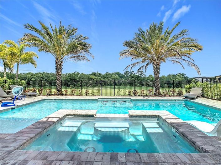 Image No.12-10 Bed House for sale