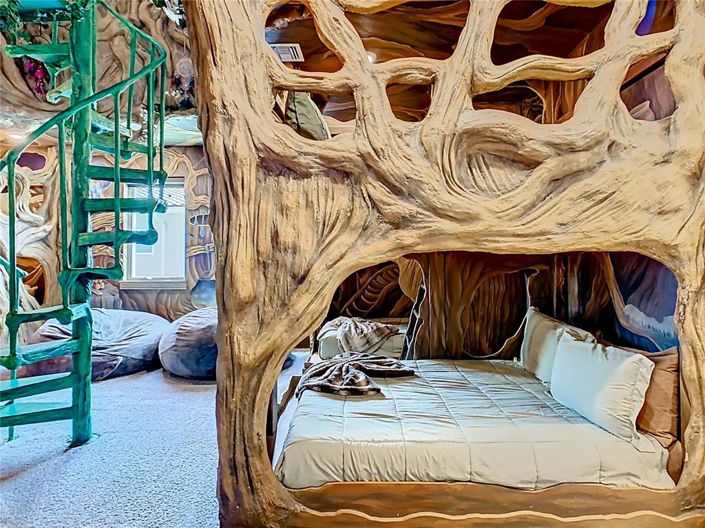 Image No.45-10 Bed House for sale