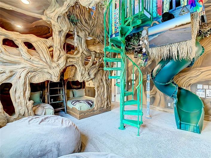 Image No.5-10 Bed House for sale