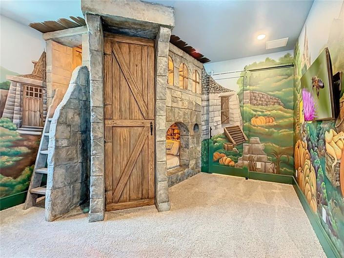 Image No.7-10 Bed House for sale