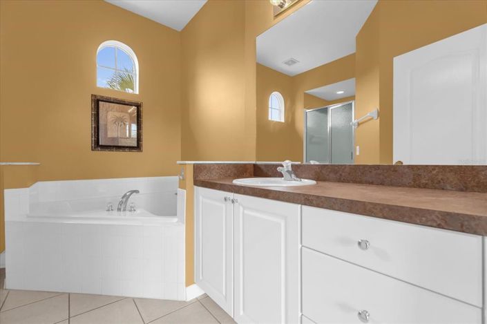 Image No.15-4 Bed Townhouse for sale