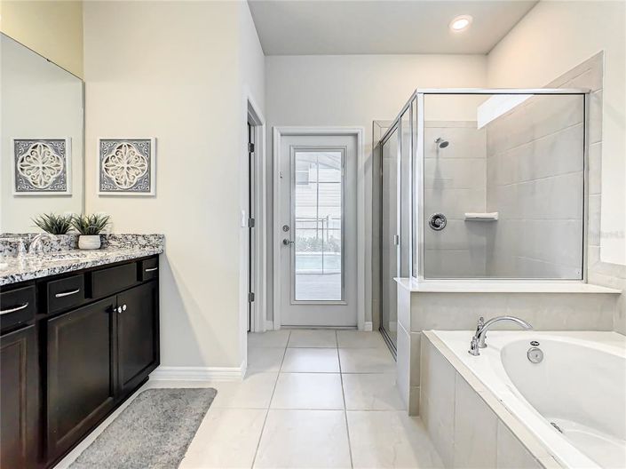 Image No.18-10 Bed House for sale