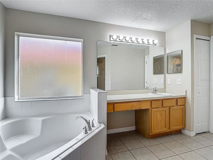 Image No.28-5 Bed Property for sale