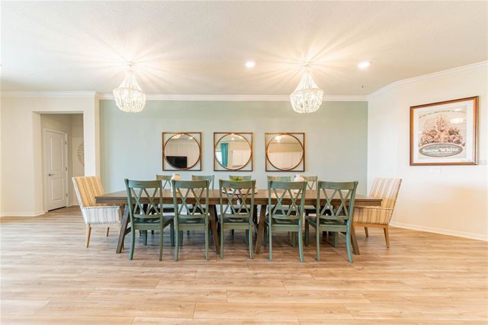 Image No.15-8 Bed Property for sale