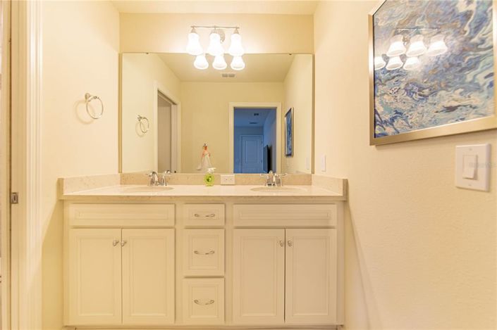 Image No.30-8 Bed Property for sale