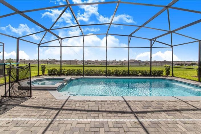 Image No.7-8 Bed House for sale