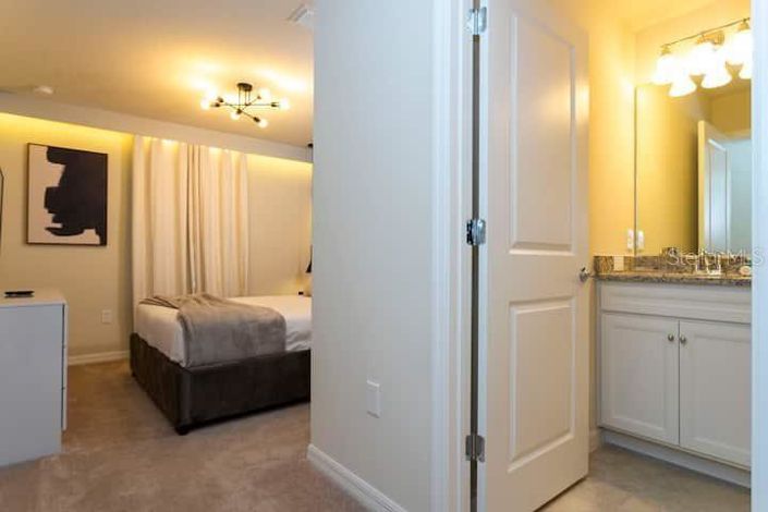 Image No.19-5 Bed Townhouse for sale