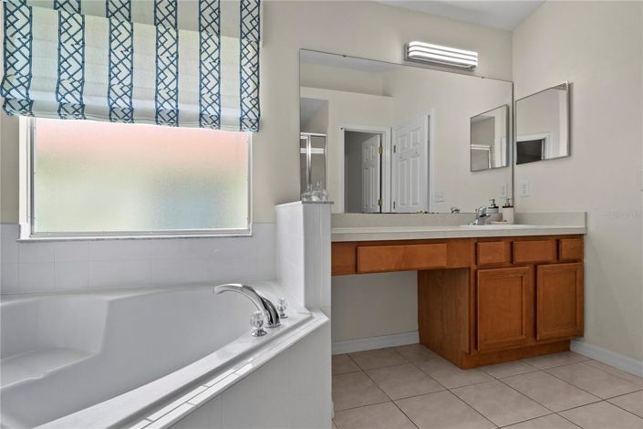 Image No.24-4 Bed House for sale