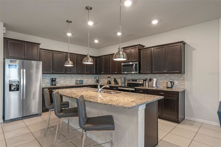 Image No.11-10 Bed Property for sale