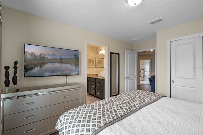 Image No.26-10 Bed Property for sale