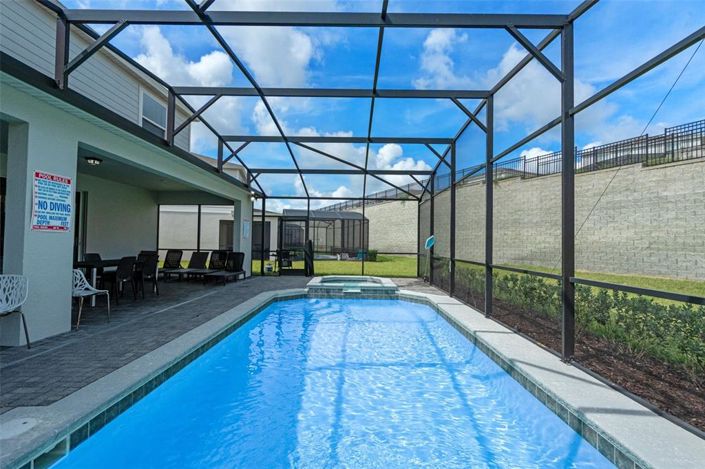 Image No.56-10 Bed Property for sale