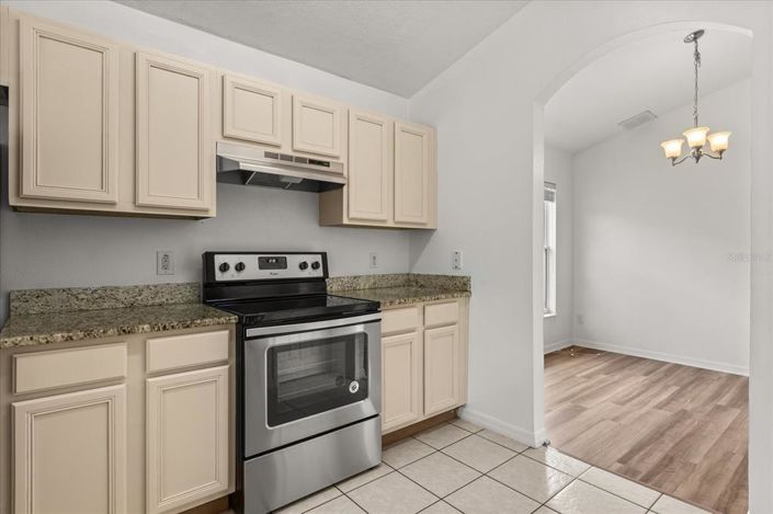 Image No.12-5 Bed Property for sale