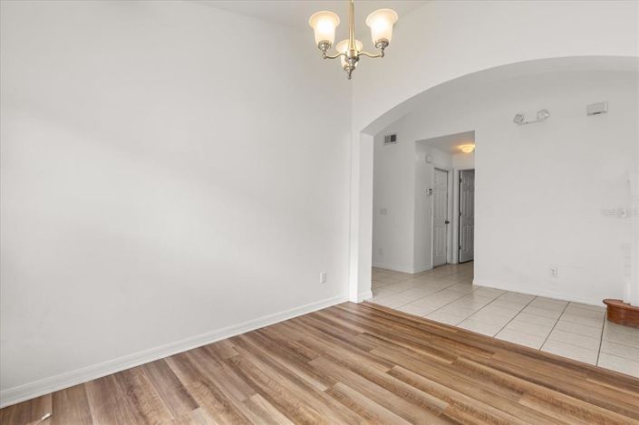 Image No.14-5 Bed Property for sale