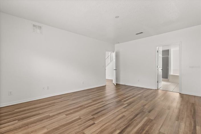 Image No.17-5 Bed Property for sale