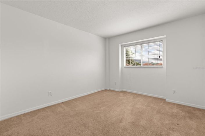 Image No.33-5 Bed Property for sale