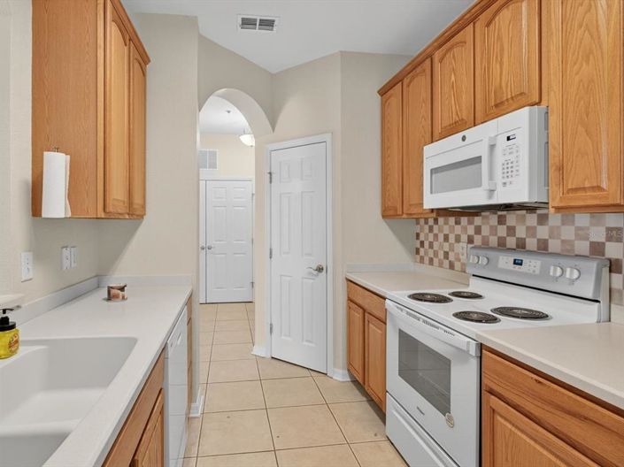 Image No.10-3 Bed Property for sale