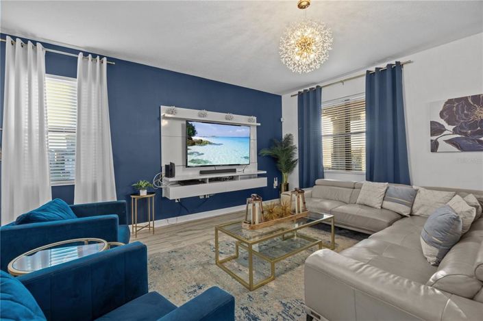 Image No.7-9 Bed House for sale