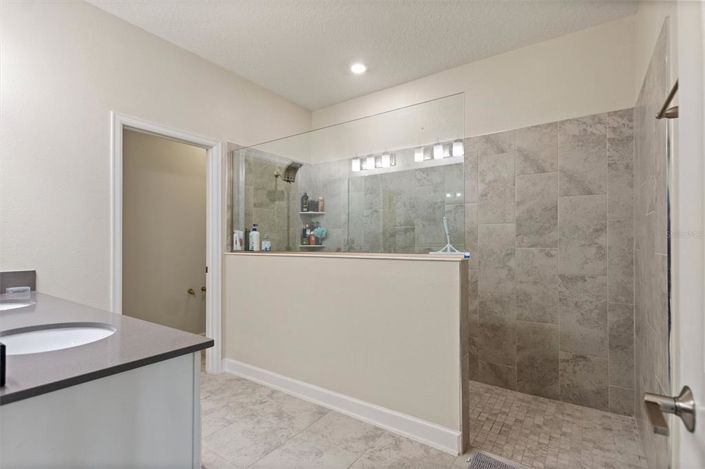 Image No.19-5 Bed Property for sale