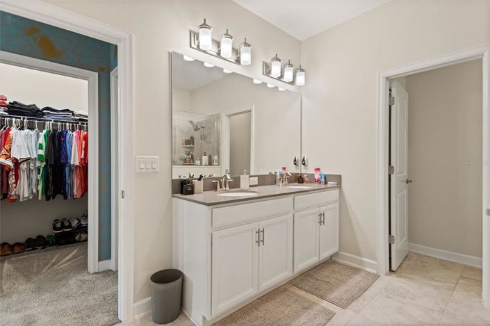 Image No.20-5 Bed Property for sale