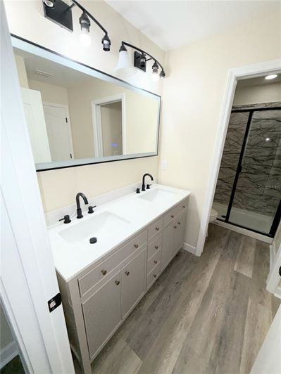 Image No.14-5 Bed Property for sale