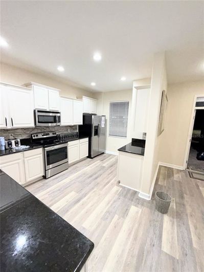 Image No.3-5 Bed Property for sale