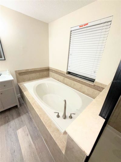 Image No.8-5 Bed Property for sale