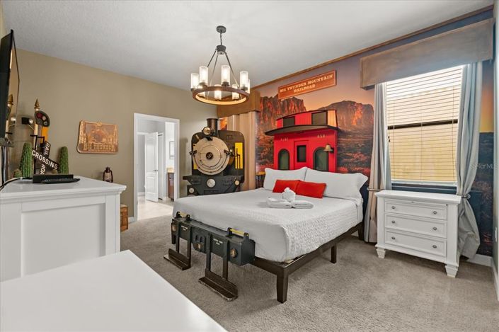 Image No.14-8 Bed Property for sale