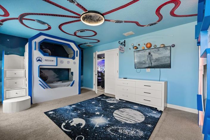 Image No.25-8 Bed Property for sale