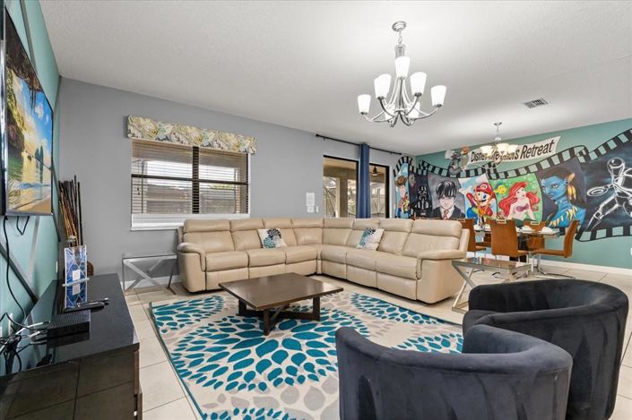 Image No.3-8 Bed Property for sale