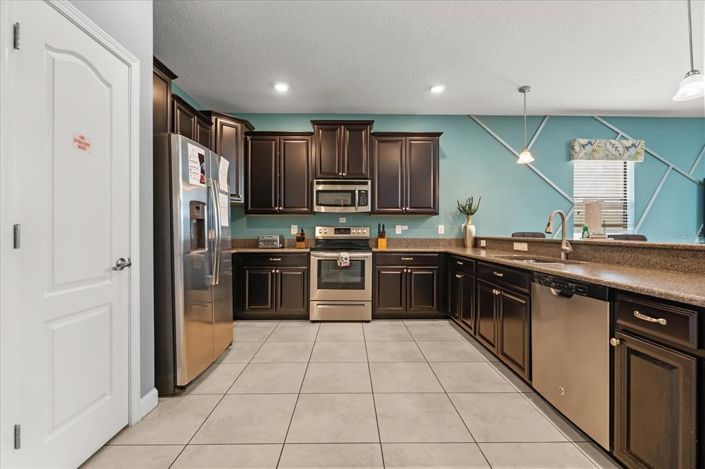 Image No.8-8 Bed Property for sale