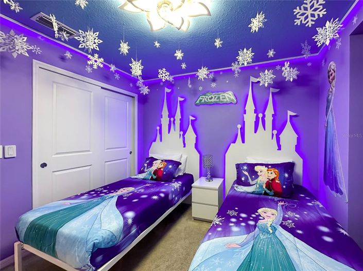 Image No.19-5 Bed Townhouse for sale