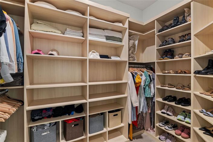 Image No.24-6 Bed House for sale