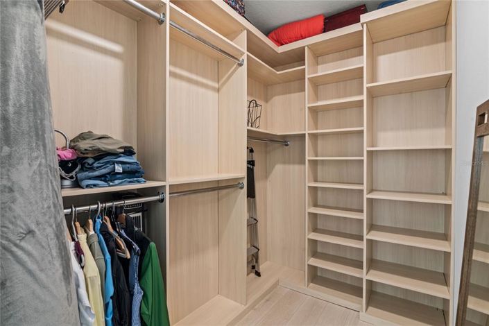 Image No.39-6 Bed House for sale