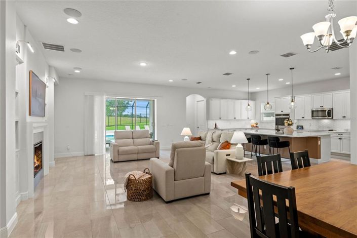 Image No.8-6 Bed House for sale