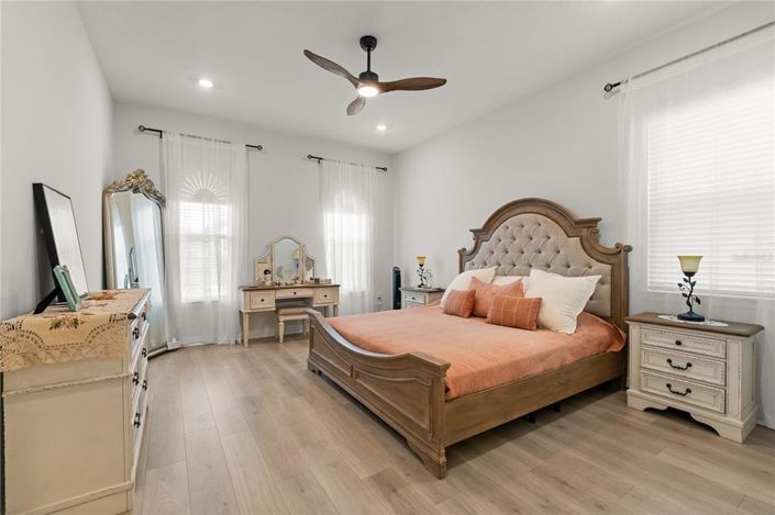 Image No.27-5 Bed House for sale