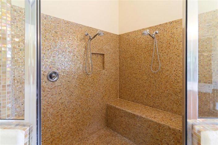 Image No.17-5 Bed House for sale