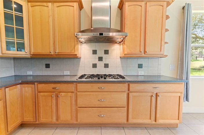 Image No.6-5 Bed House for sale