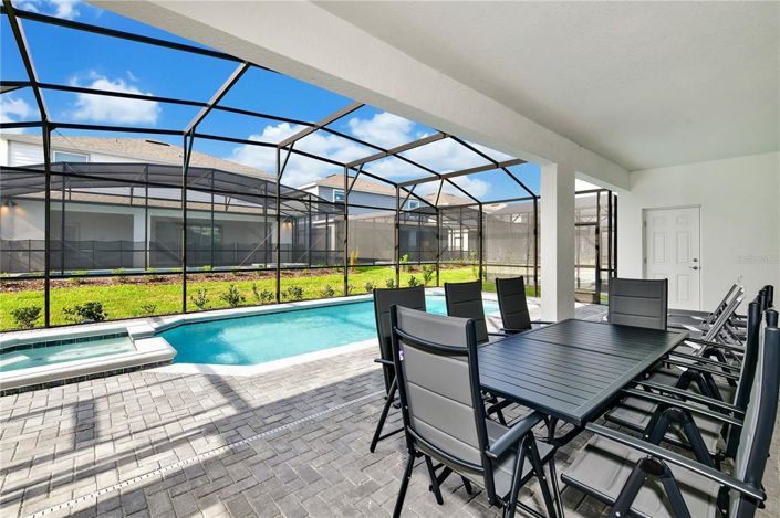 Image No.20-8 Bed Property for sale