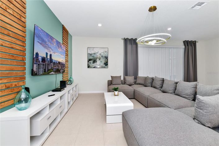 Image No.4-8 Bed Property for sale