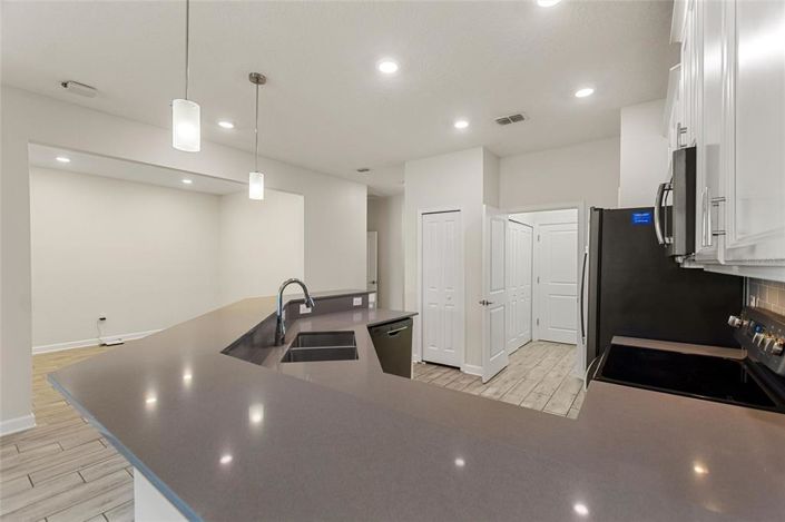 Image No.10-2 Bed Property for sale