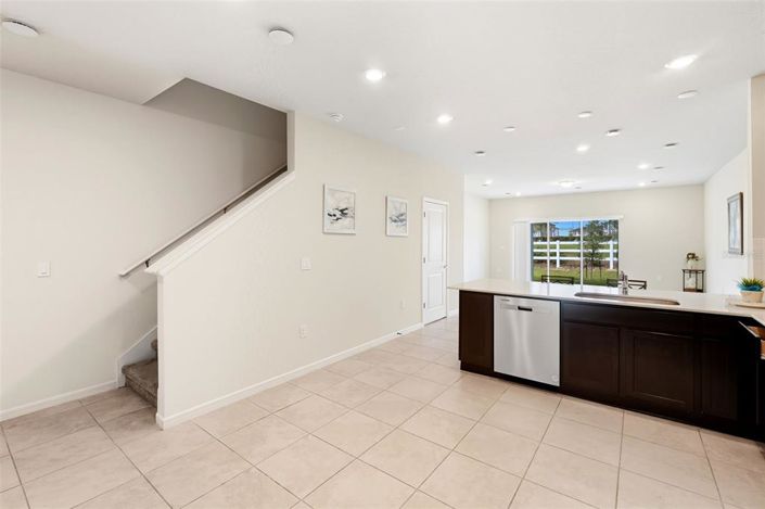 Image No.8-3 Bed Townhouse for sale