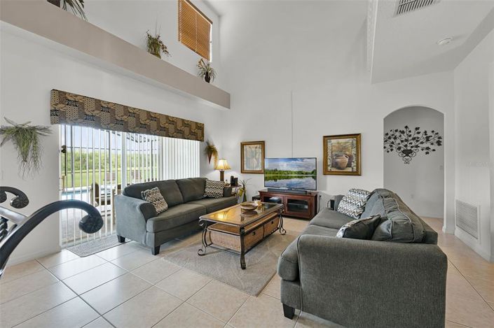 Image No.8-5 Bed House for sale