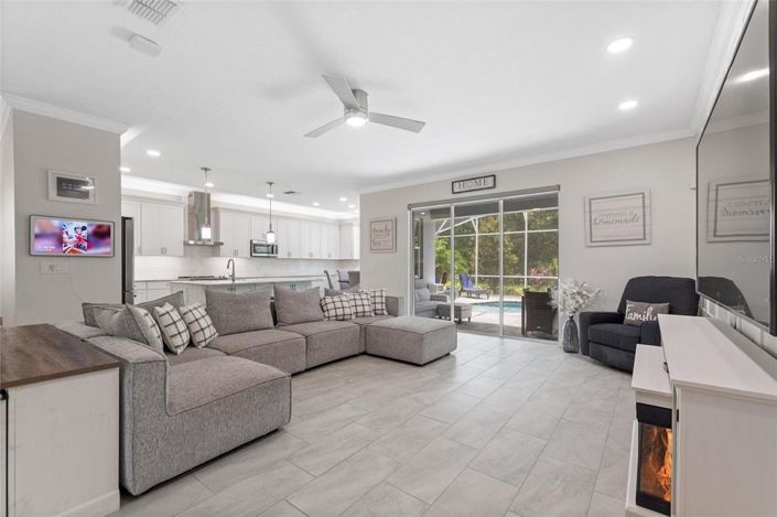 Image No.11-6 Bed Property for sale