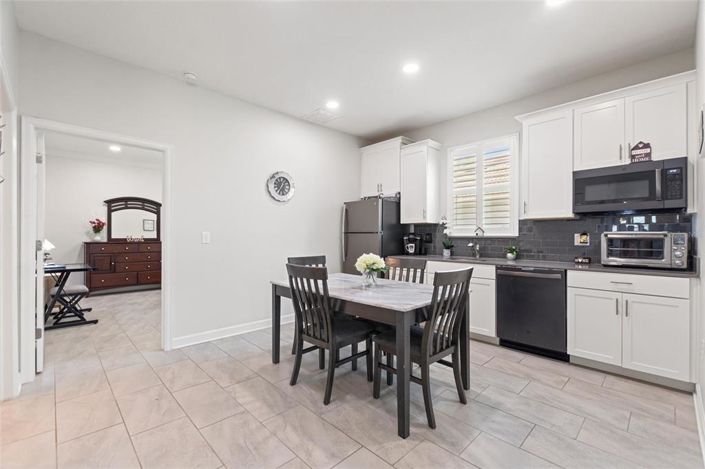 Image No.17-6 Bed Property for sale