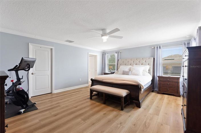 Image No.27-6 Bed Property for sale